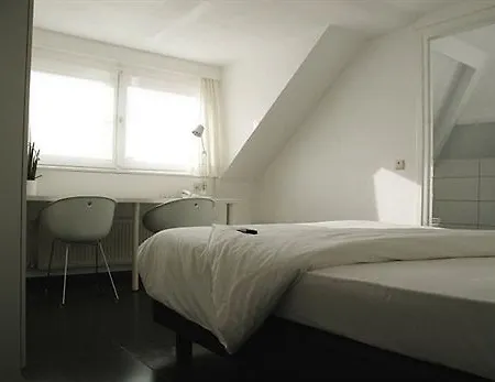 Lavan Hotel