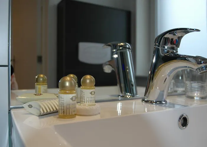 Готель Lavan Левен